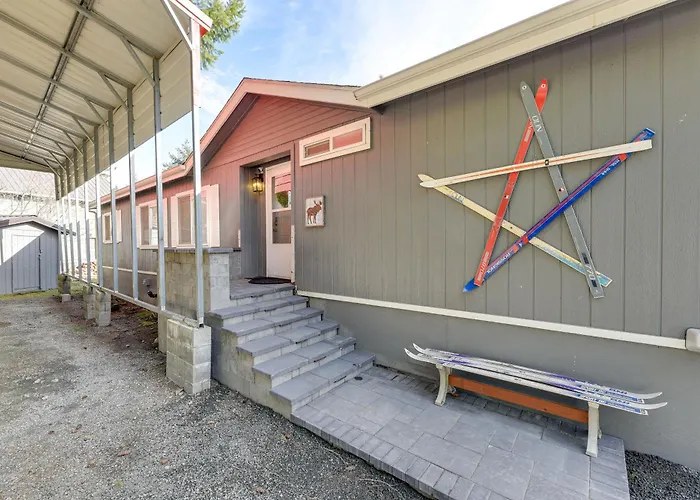 Riverfront Home With Deck, Near Mount Rainier!