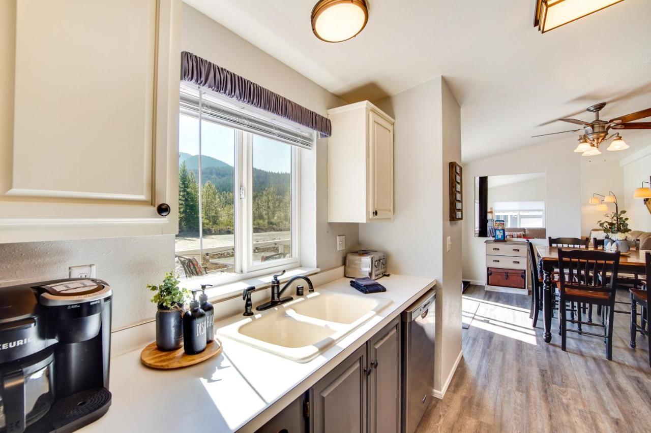 Riverfront With Deck, Near Mount Rainier! *