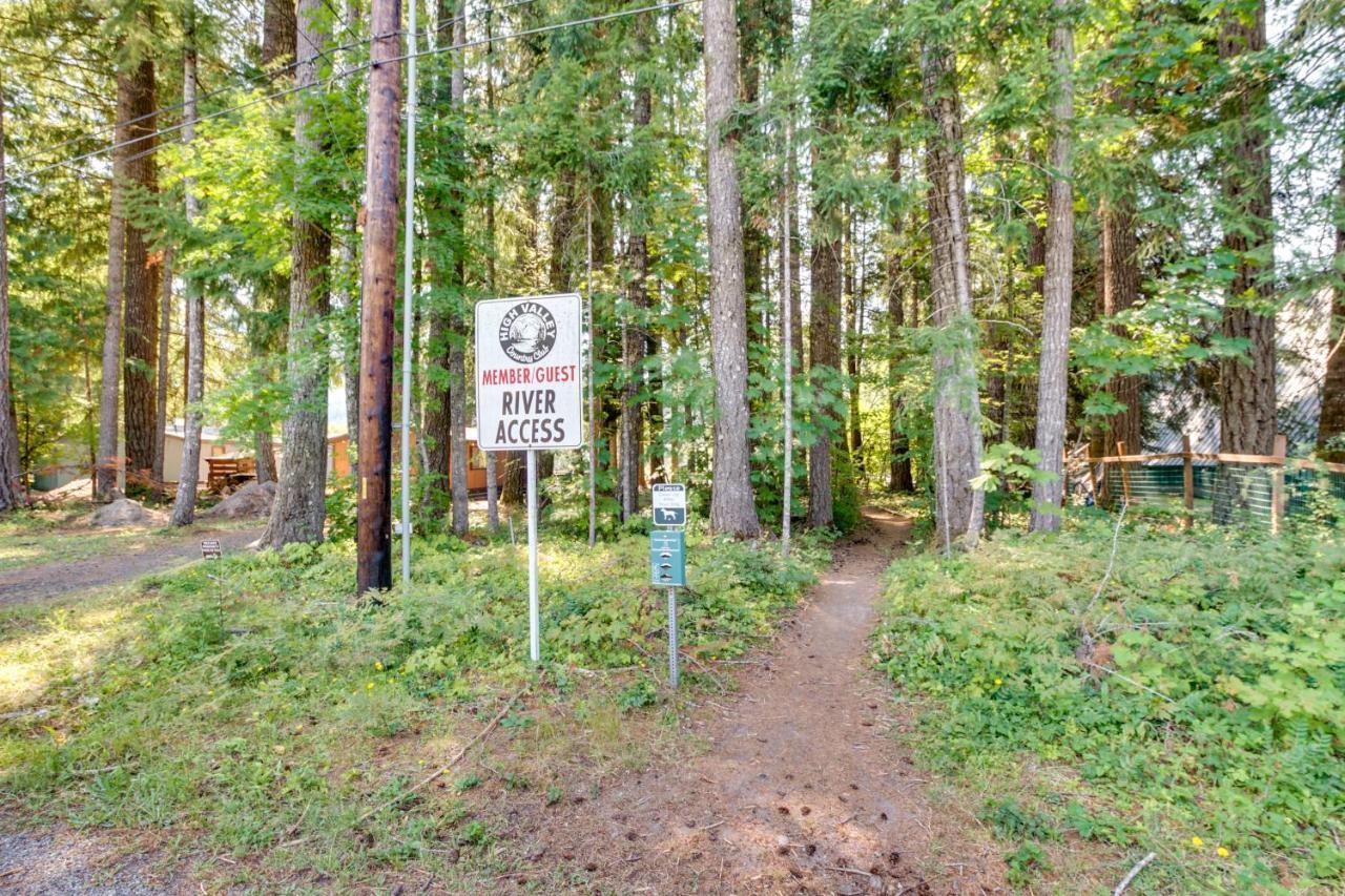 Riverfront With Deck, Near Mount Rainier! Holiday home