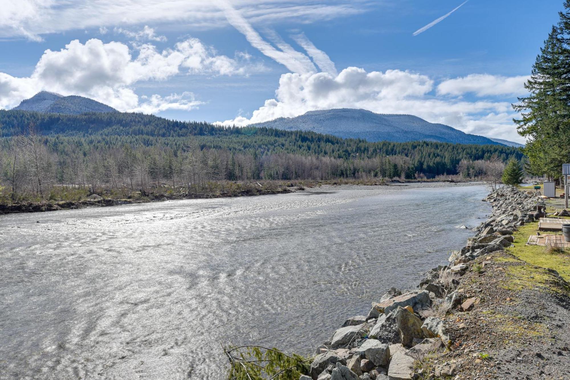 Riverfront With Deck, Near Mount Rainier! * Packwood