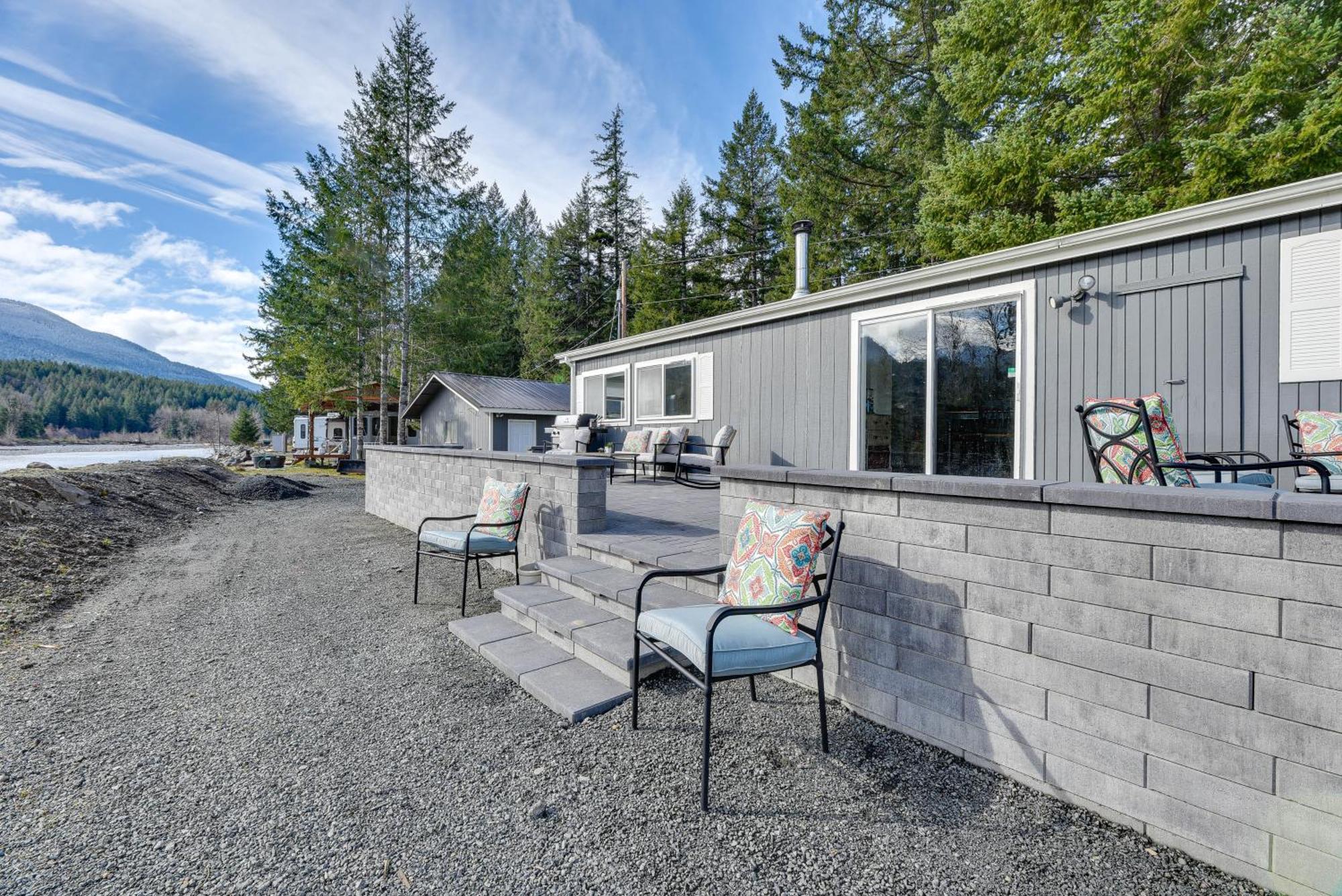 Riverfront With Deck, Near Mount Rainier! *